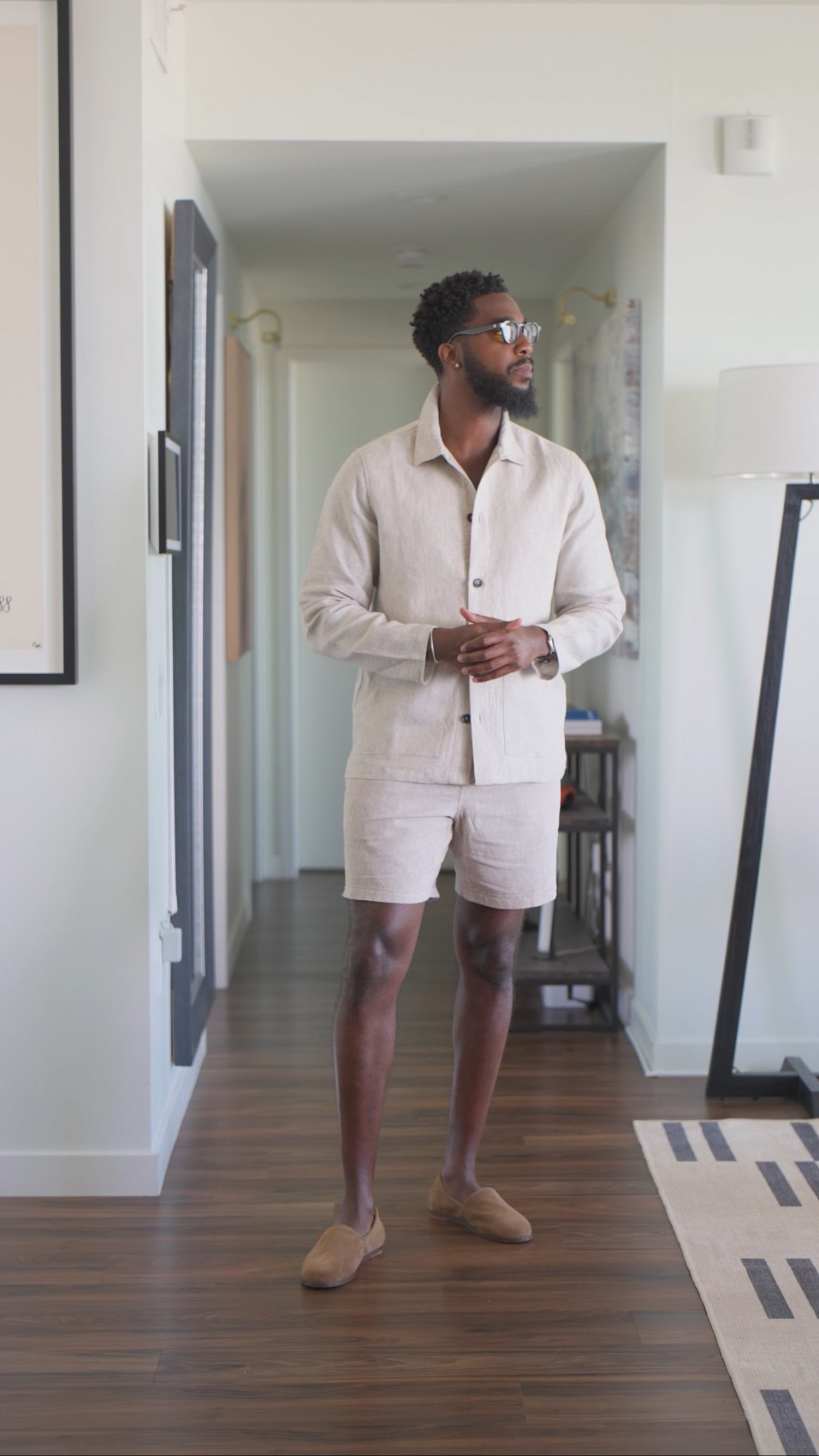 One Spring essential you absolutely need in your wardrobe this year, is a Linen Chore Jacket. This one from @Quince  is made of 100% European Linen and comes in a variety of colors. It's super versatile, extremely lightweight, and most importantly - on trend this year. One of my favorite pieces I'll be wearing this year. #quincepartner