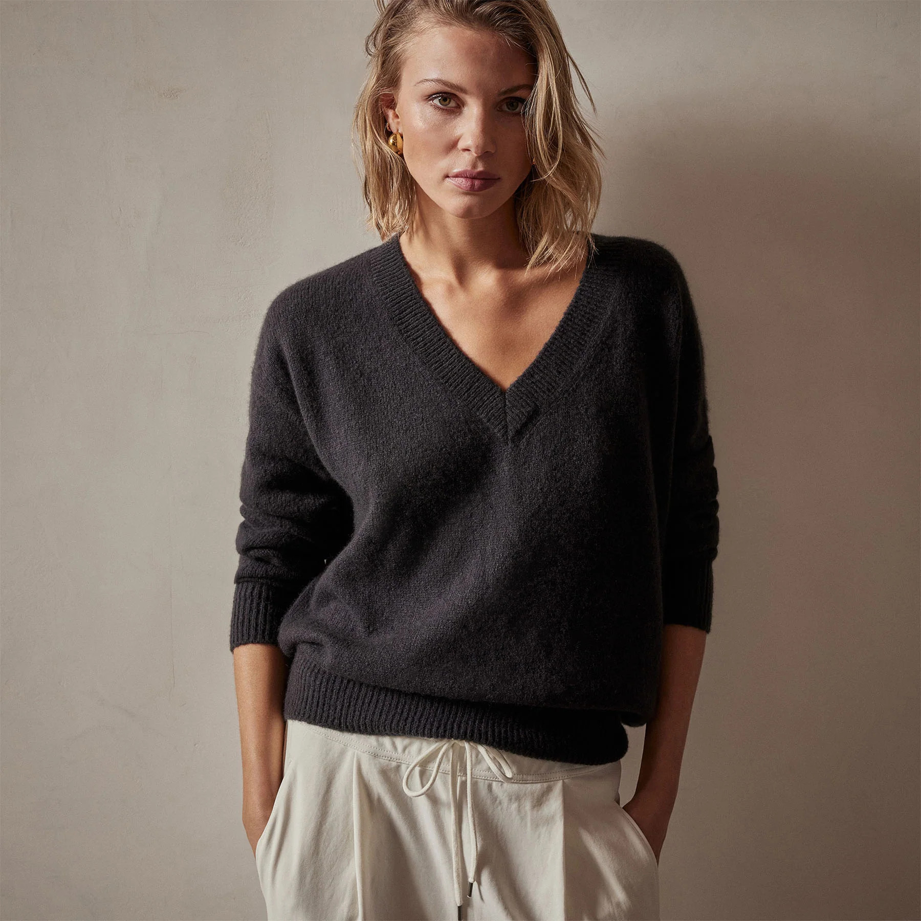 Lightweight Cashmere V Neck Sweater | James Perse (US)