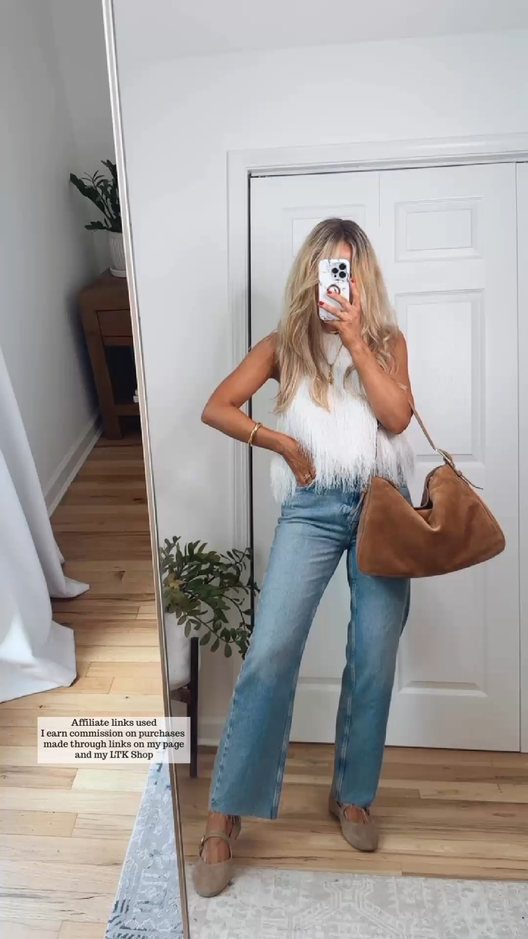 Zara fall outfit

Fringe top
Light brown suede bag
