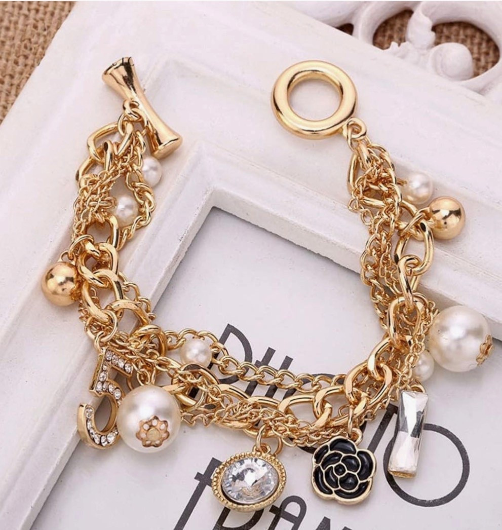 Giving all the Chanel Vibes


#LTKMothersDay #LTKootd #LTKSaleAlert