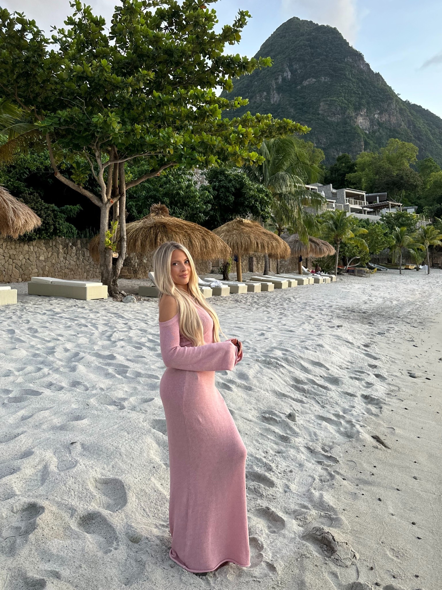 Knot top / small
Maxi skirt / small
Dior forever matte 2.5
Dior 220 lip stick
Dolce glow - medium dark 

#LTKBeauty #LTKActive #LTKTravel