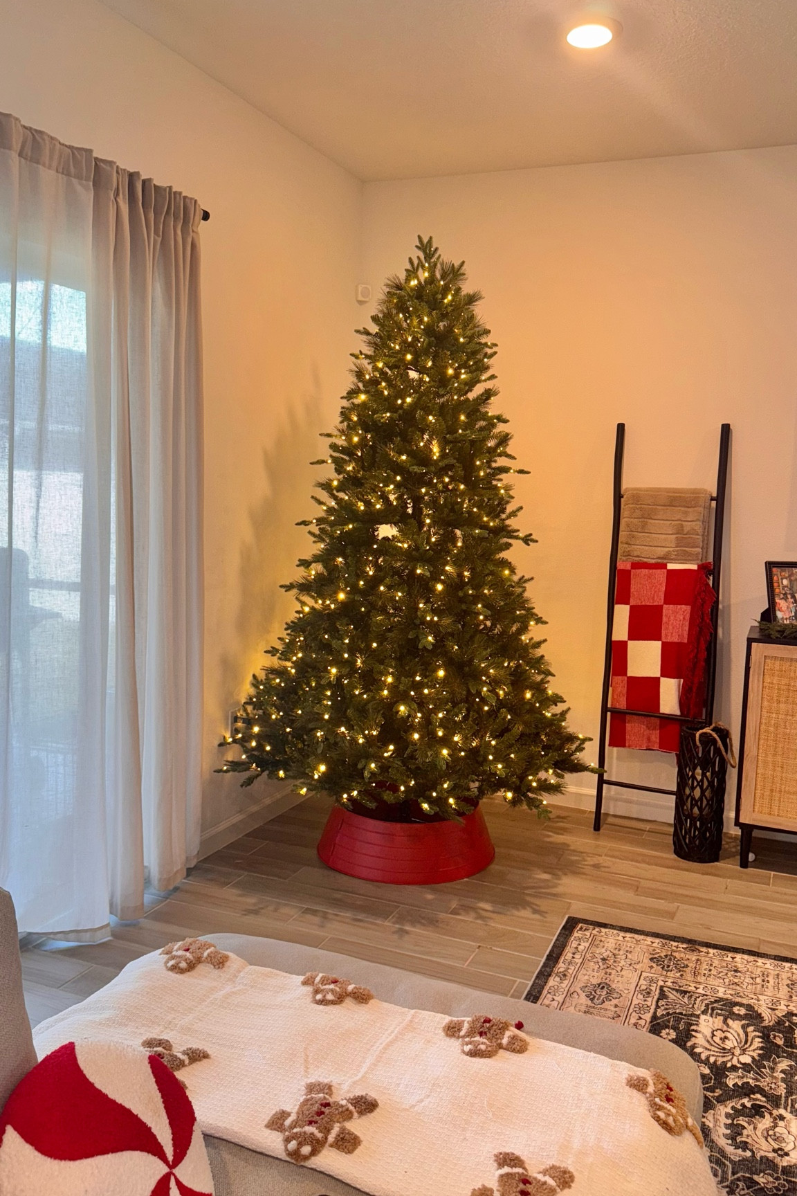 Sams club Christmas tree 😻

#LTKSeasonal #LTKHoliday #LTKHome