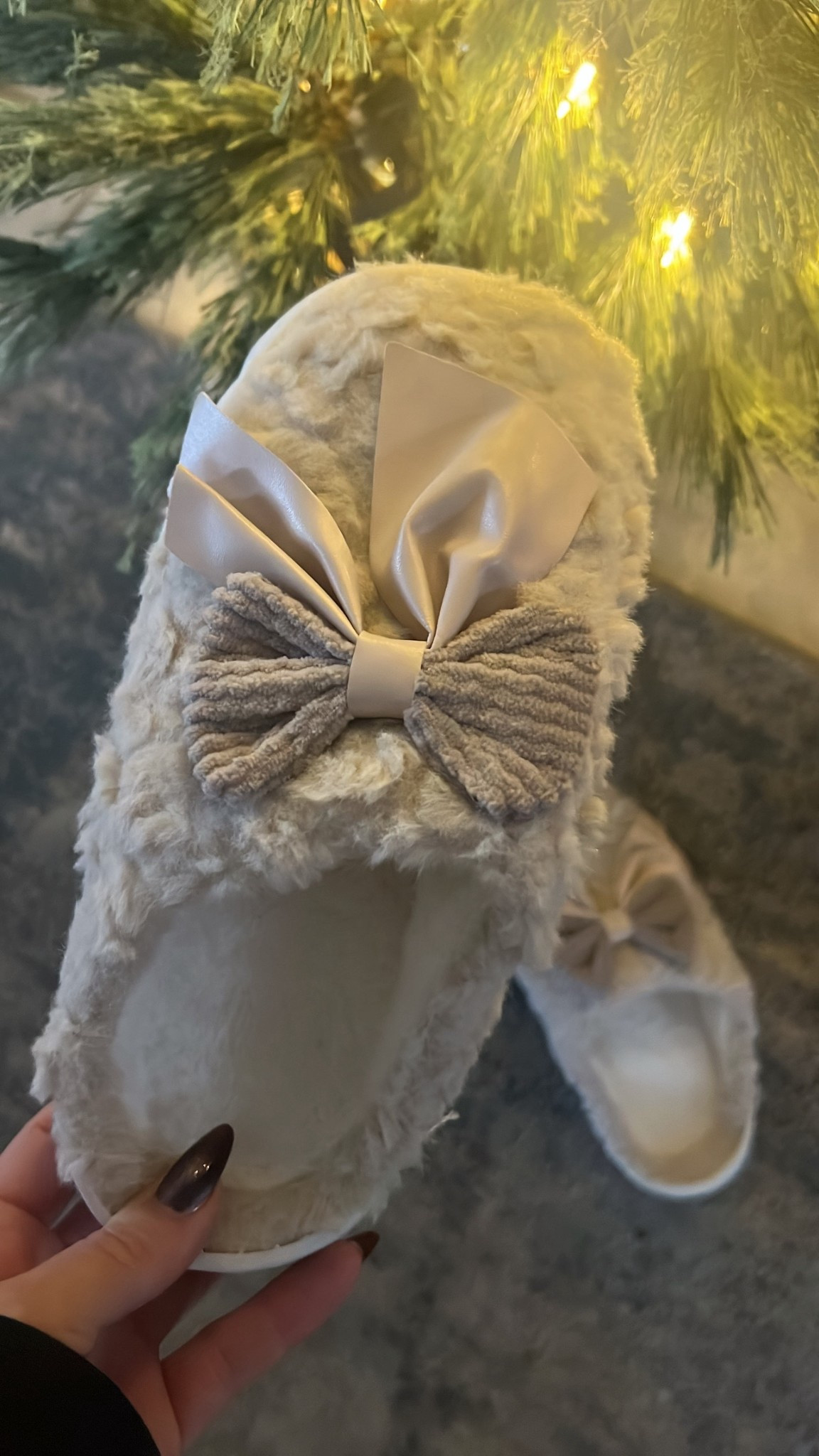 The cutest slippers! So soft and the bows are adorable for the holidays 

#LTKShoeCrush #LTKHoliday #LTKStyleTip