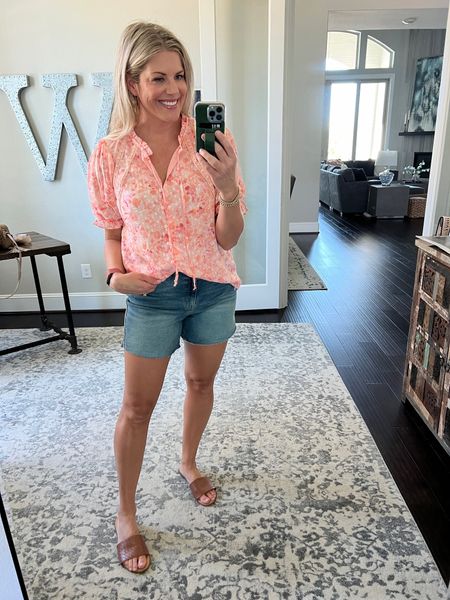 Summer fit inspo

Use FITMOMMING10 for 10% off the blouse! It’s tts for me. 

Fashion  fashion blog  spring  summer fashion  summer outfit  floral blouse  denim shorts  what i wore  style guide  fit momming  
#LTKStyleTip #LTKFindsUnder100

#LTKSeasonal