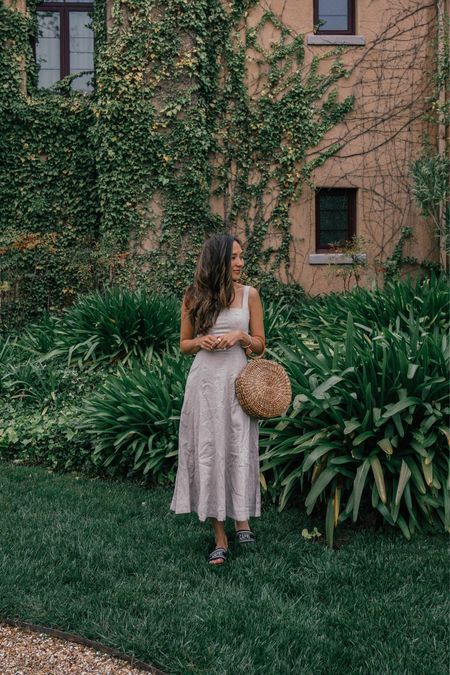 The sweetest Abercrombie linen dress is on sale! Also comes in black. 

summer dresses | summer style | summer fashion | sun dress