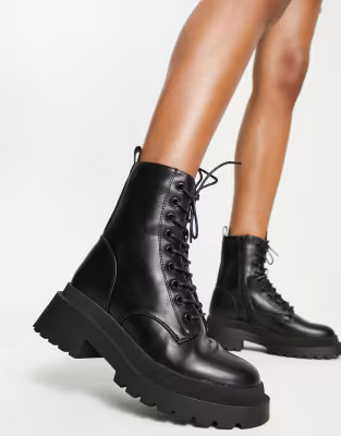 New Look lace up chunky flat boot in black | ASOS (Global)