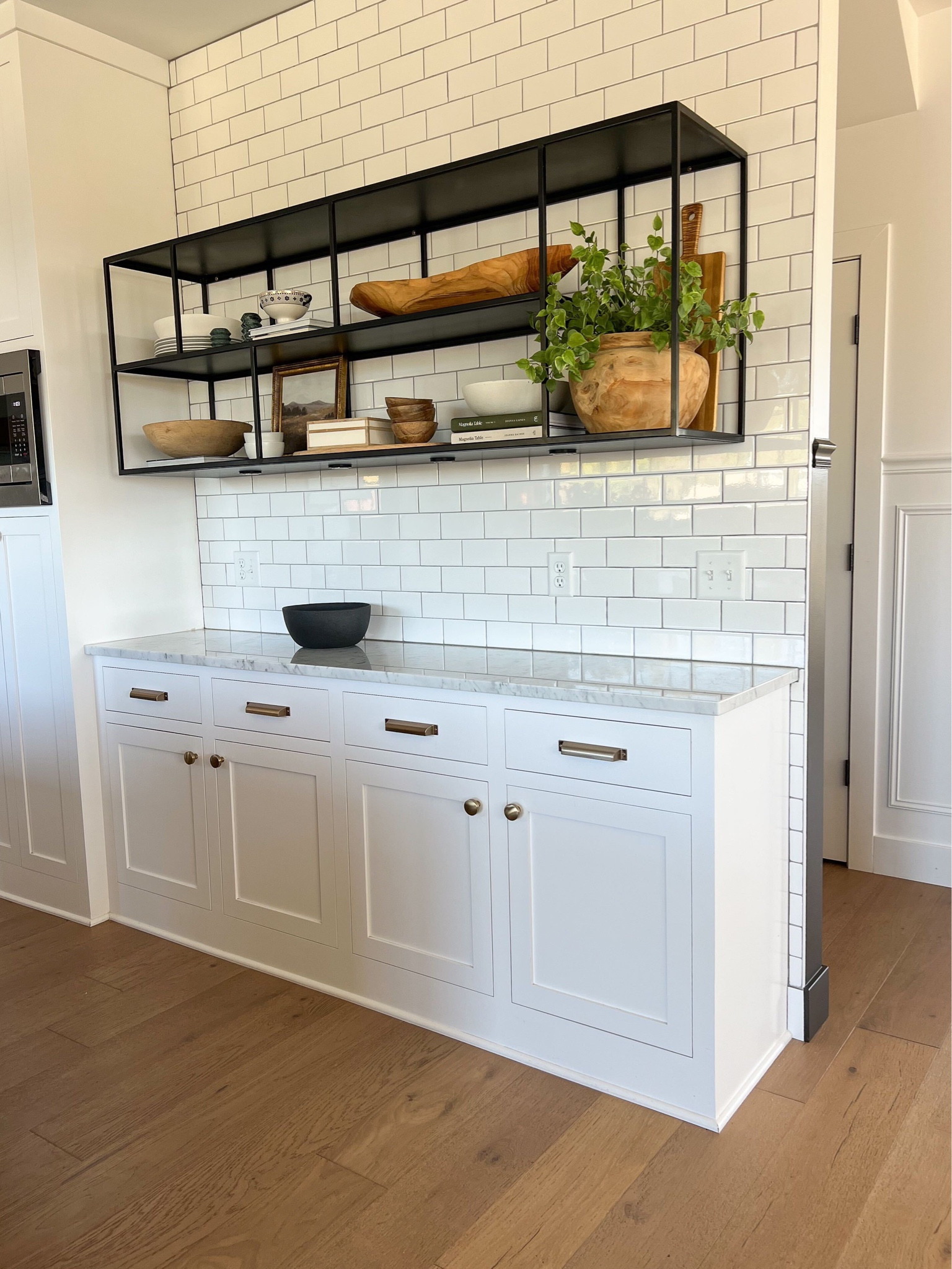 Metal shelving decor!! Some fun finds from Walmart, Target, Anthro/ect!
I love using lots of wood accents to warm up the shelf! 

#homedecor #falldecor #cuttingboard #stoneware #neutralhome 

#LTKHoliday #LTKSeasonal #LTKhome