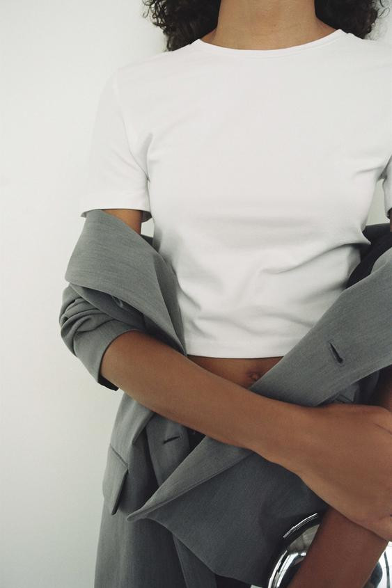 MID WEIGHT - SLIM FIT - ROUND NECK - CROPPED - SHORT SLEEVECropped T-shirt made of a cotton blend... | Zara US