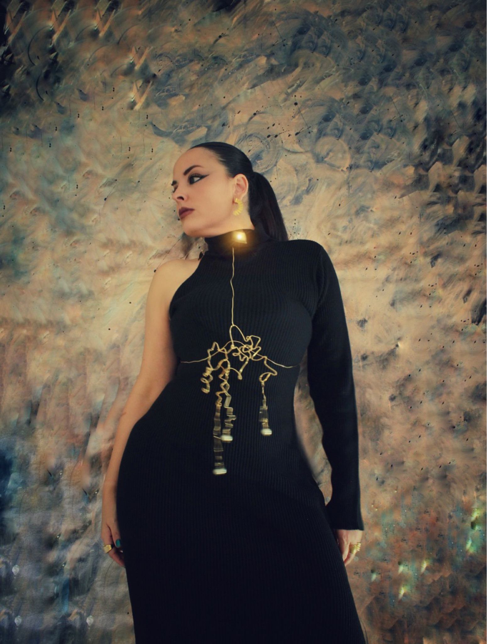black dress gold accessories makeup Yoliana_Pasarin on LTK Champagne/ Gold