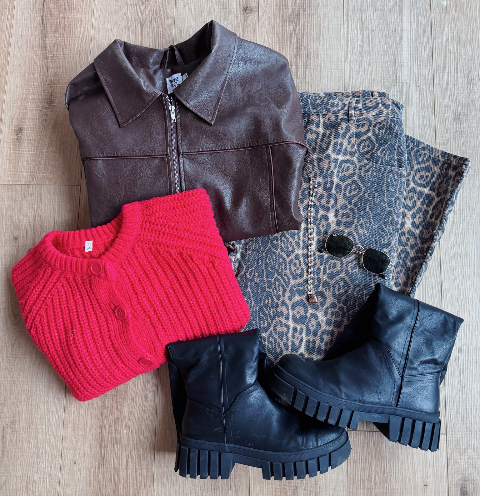 vermont fit🍎🍂 this one is definitely giving city vibes at the same time and i love it <3 

#LTKGiftGuide #LTKHoliday #LTKSeasonal