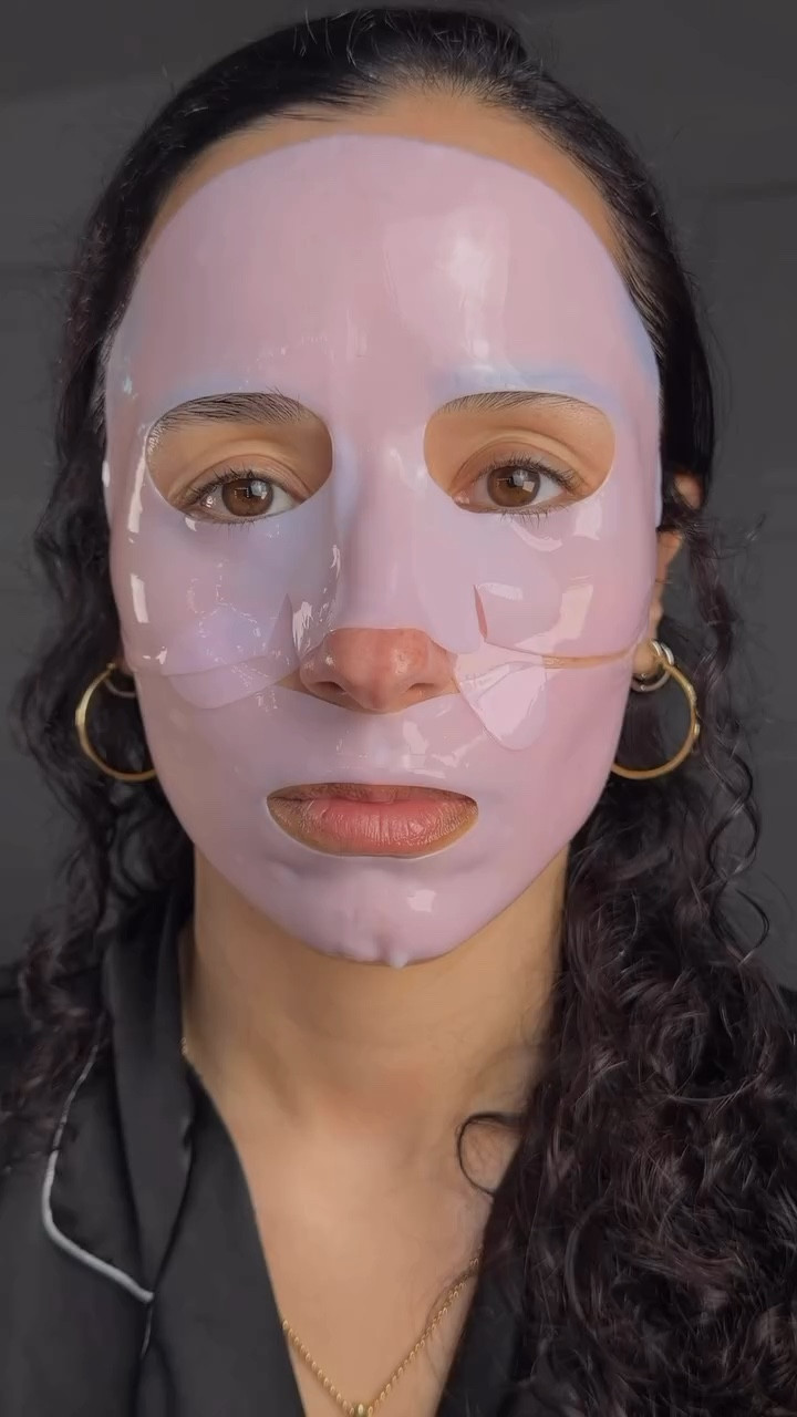 Glass skin, but make it MEDICUBE ✨💗

Layering my glow essentials:

💉 PDRN Peptide Pink Serum for that plump, bouncy skin
🫧 Collagen Jelly Cream to lock in hydration + give that glassy finish
🩷 PDRN Mask when my skin needs extra love

Hydrated, lifted, glowing… no filter needed 💕

@medicube_global_official 

#medicube #medicubeskincare