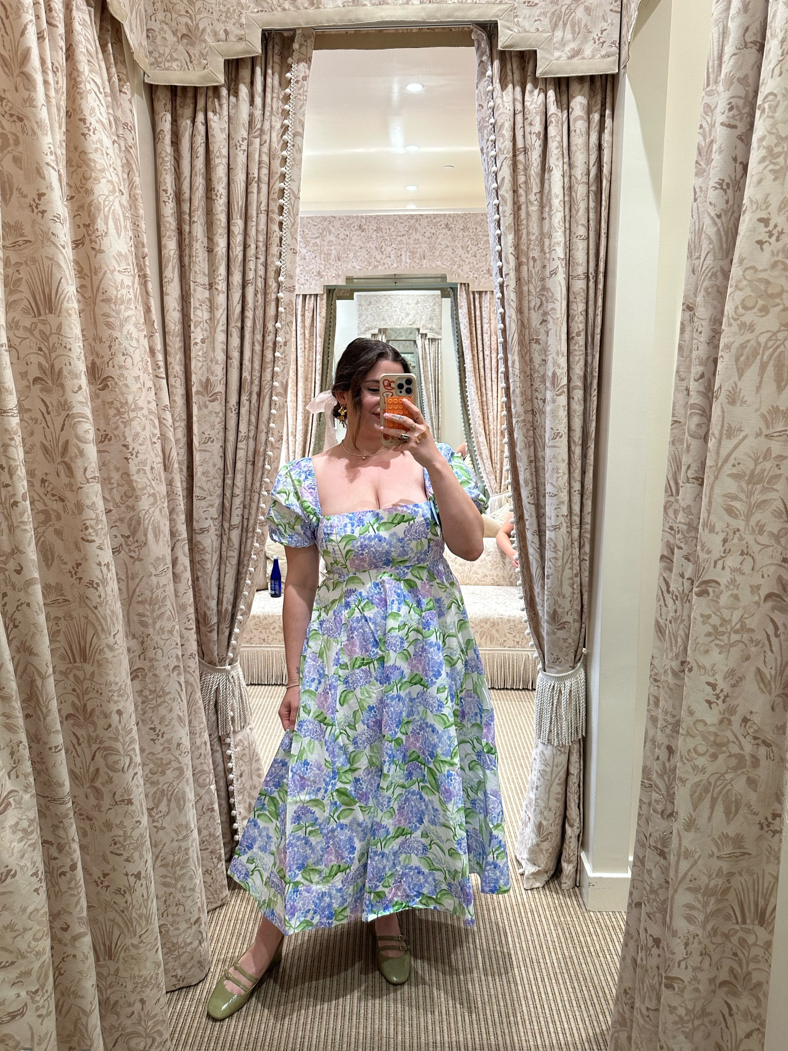 A beautiful floral dress

Hydrangea dress, floral dress, maxi dress, wedding guest dress, floral pattern, summer dress, spring dress, blue floral

#LTKwedding #LTKFind #LTKSeasonal