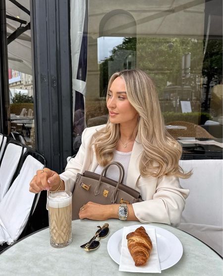 Paris in Spring 🇫🇷 🥐 Coffee Date Outfit

Align cream beige blazer, Almada Luna white cream tank top vest, Hermes Birkin Etoupe, Celine Sunglasses

#LTKSeasonal #LTKstyletip #LTKitbag