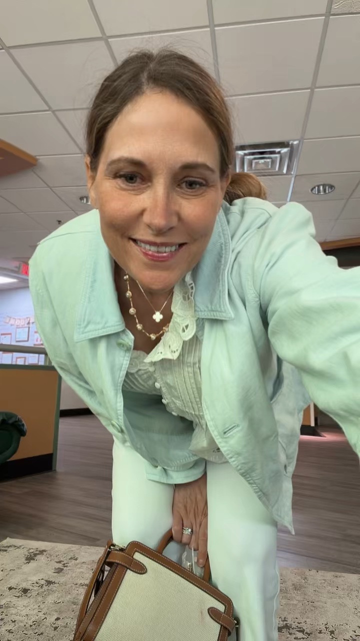 Tummy control panel jeans are perfect for this Monday OOTD! s

#LTKootd