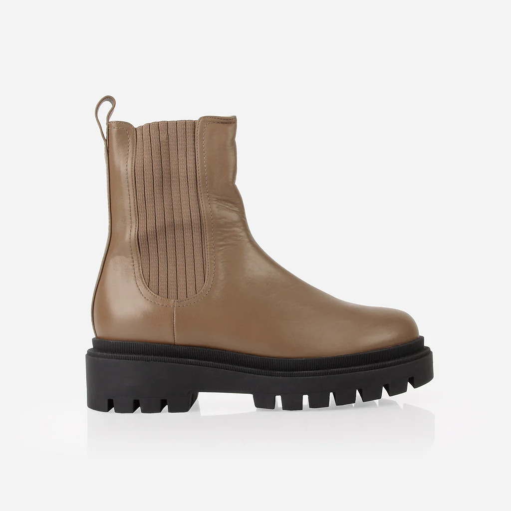 The Alpine Chelsea Boot Clay | Poppy Barley