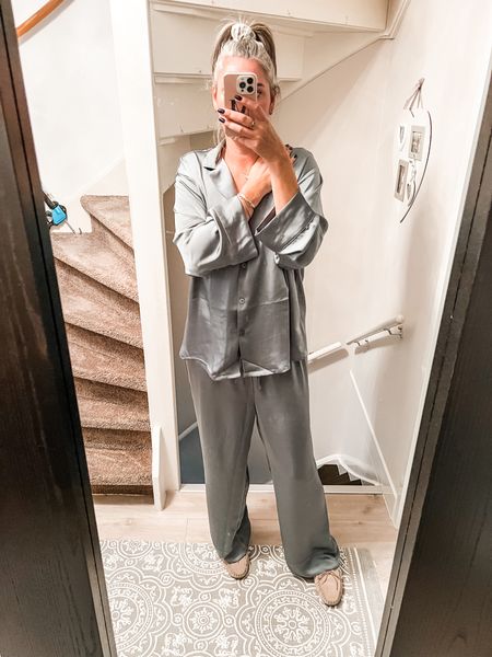 Sunday mornings…

Lounging around in satin pj’s in a beautiful steel blue color. Wearing a large but could have sized down. 



#LTKeurope #LTKcurves #LTKhome