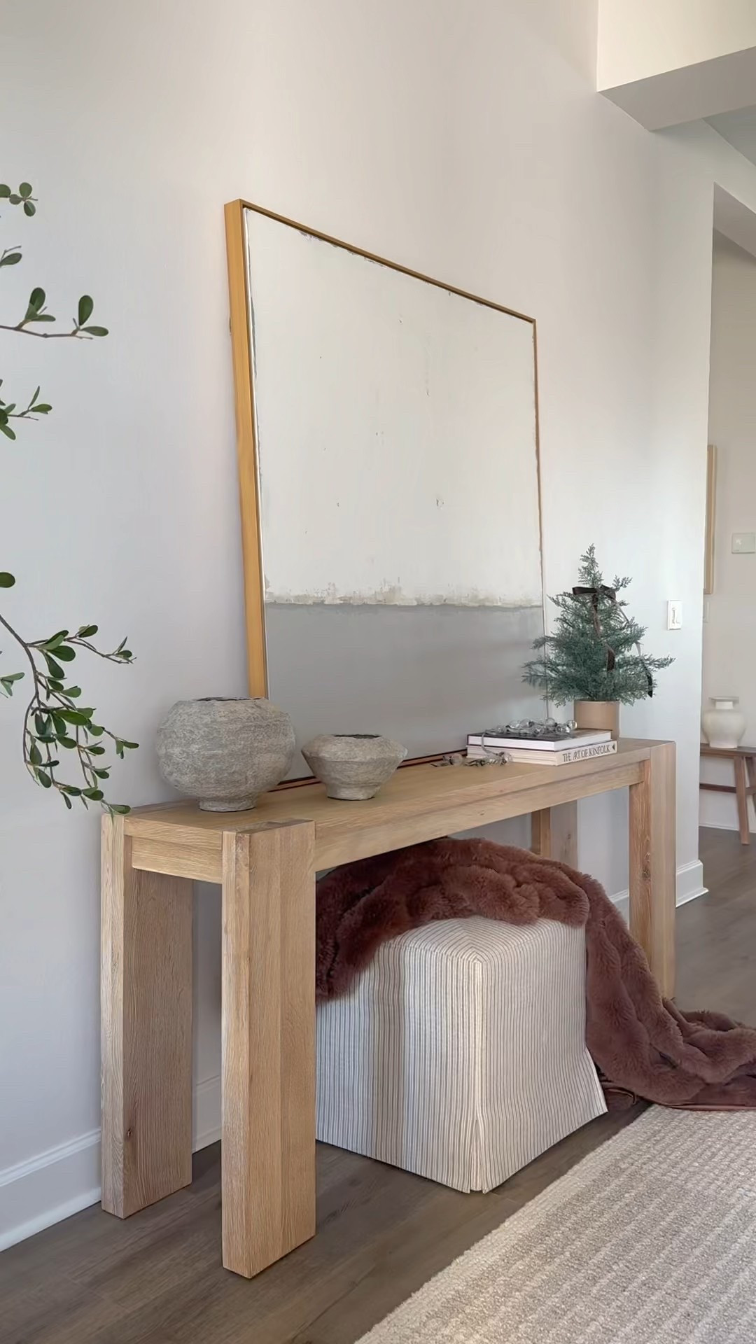 My Christmas entryway ✨



#entryway #christmasdecor #holidaydecor #christmastree #minigarland #hearthandhand #target #consoletable #crate&barrel #throwblanket #walmart 

#LTKHoliday #LTKHome