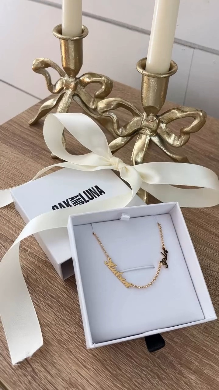 my go-to jewelry piece in my closet 🙌🏼 I was able to personalize this beautiful necklace with Hudson & Isla’s name and I’ve been wearing it every day since ❄️treat yourself or someone special this holiday season with the most perfect @oakandluna pieces! 

Use code MakenzieLLTK & comment SHOP for 🔗 details! 

#personalized #namenecklace #giftideasforher #jewelryinspo