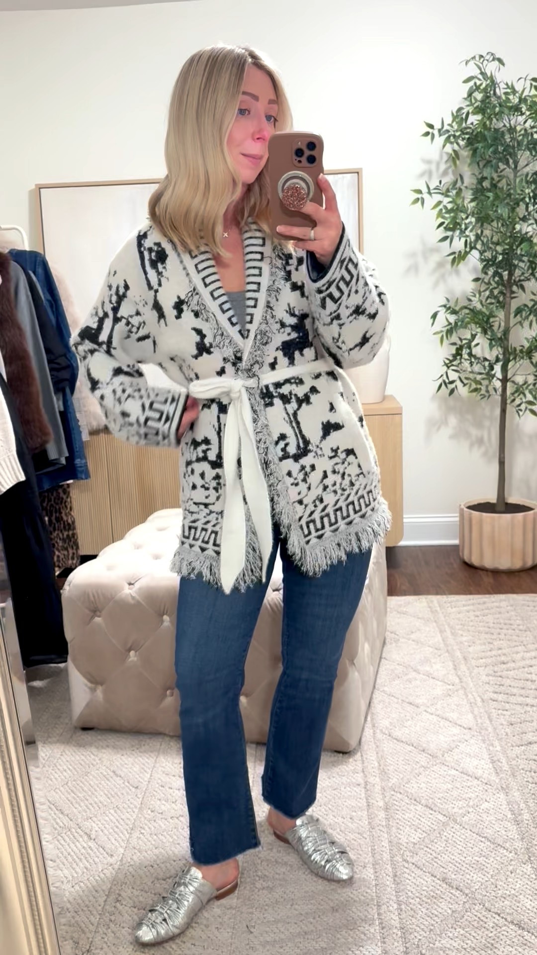 My fave cardigan I have in the brown, in the white version! I have a small in the brown, XS in the white since that’s all that was in stock at the time! Both work but I prefer the small for an extra oversized fit! Runs big!

Cardigan, winter outfits, winter fashion 

#LTKPetite #LTKgrwm #LTKFindsUnder100