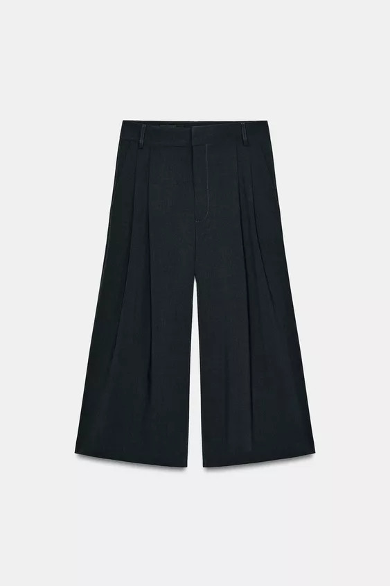 WIDE PLEATED SHORTS | Zara US