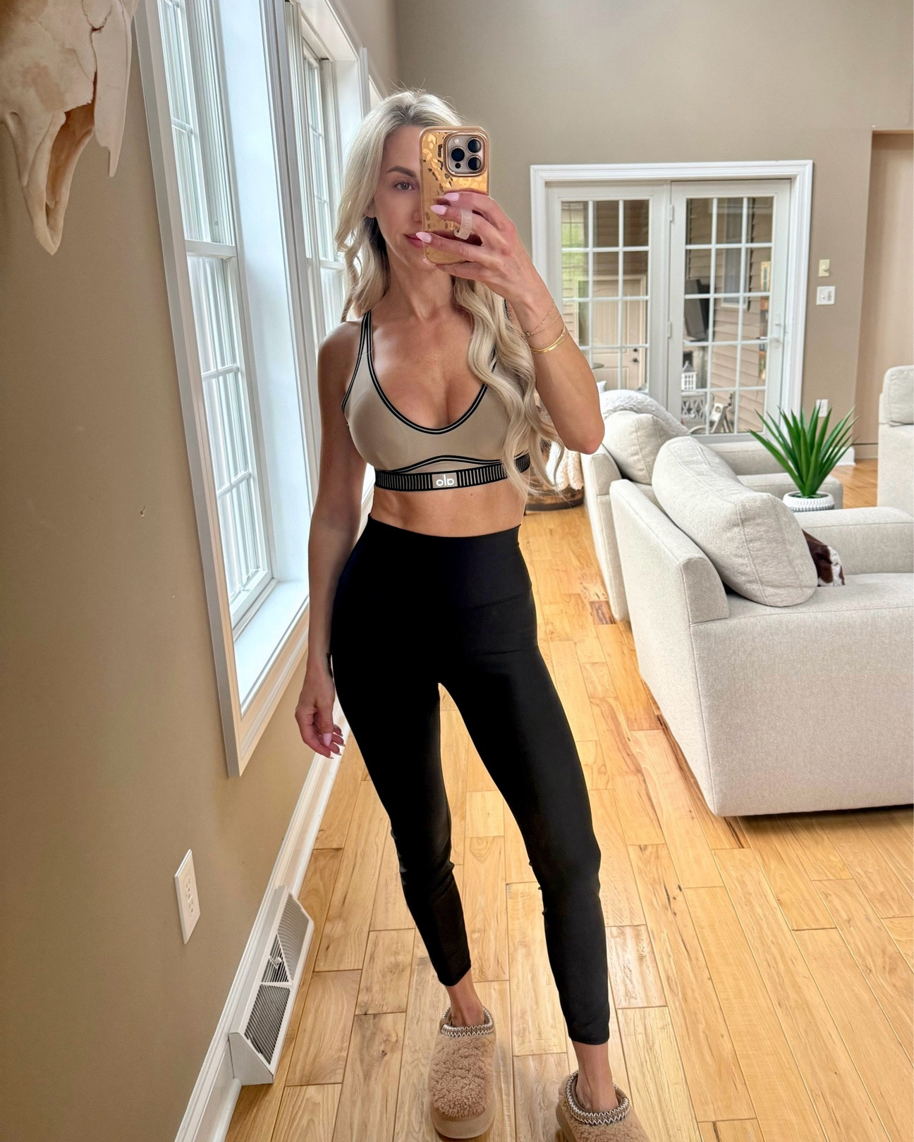 Last workout of the week in @Alo Yoga 🖤🤎

#LTKmorningroutine #LTKselfcare #LTKActive