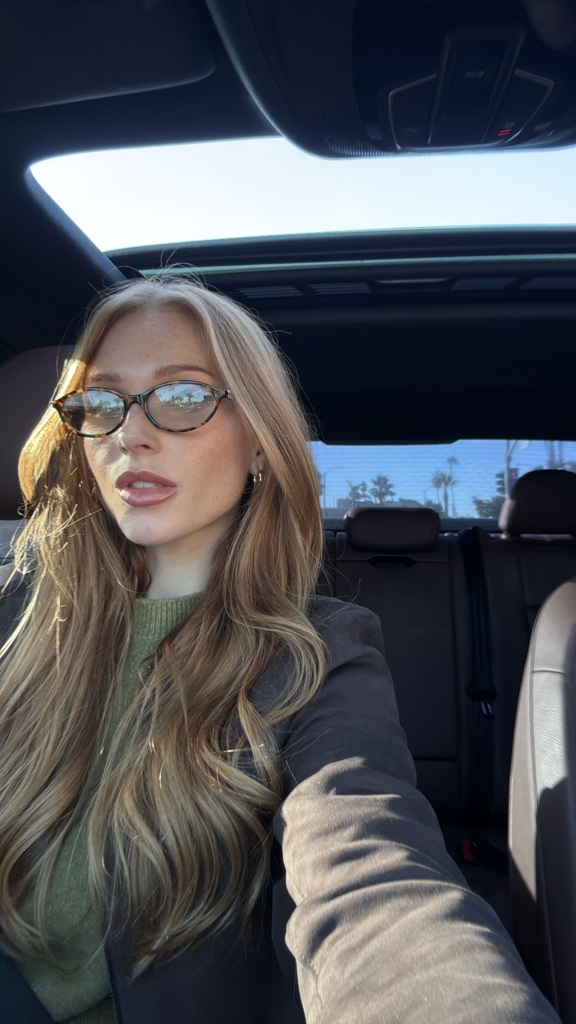 green sweater is “soft knit sweater” from zara 🤎 