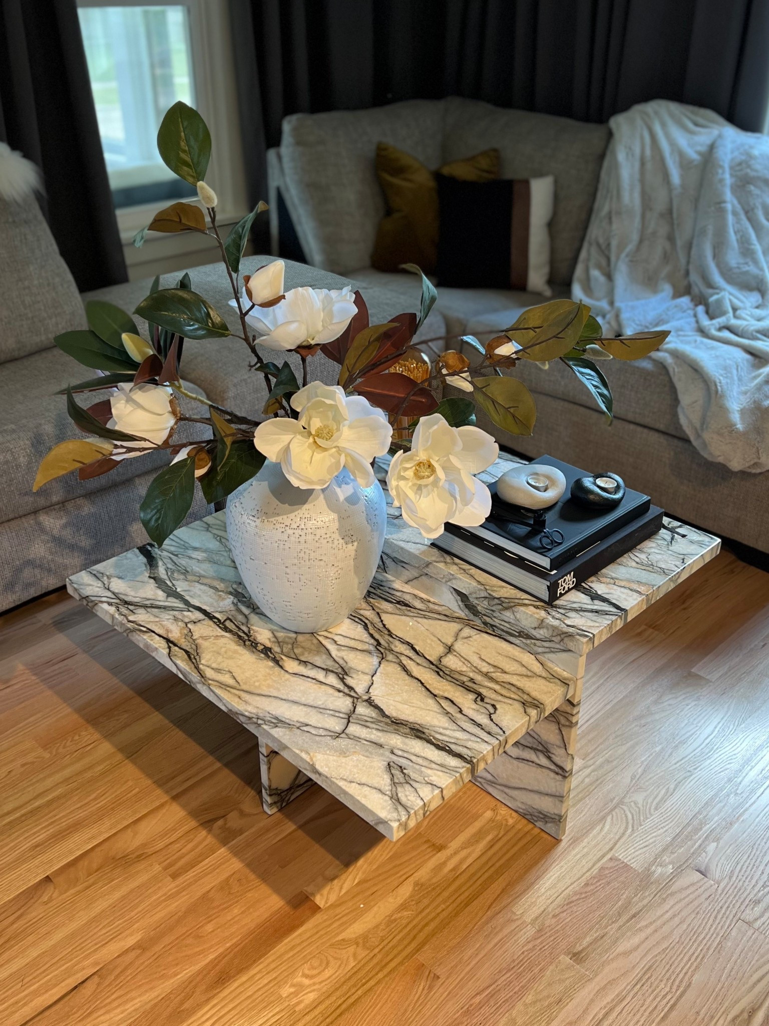 FAUX MARBLE COFFEE TABLE
The color of mine is beige (sold out currently, but they have it available in black and white) 

#home #homedecor #coffeetable #affordablecoffeetable #homefinds

#LTKHome