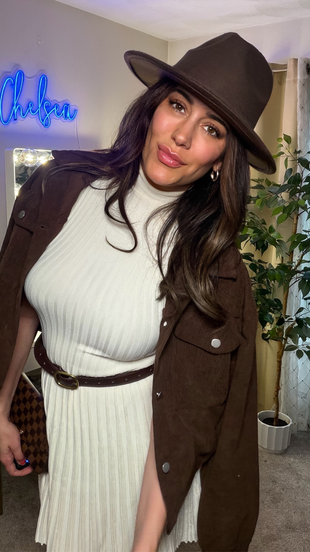 The ultimate fall transition dress 🤍 

Styled this white ribbed mini from @wdirara_us with brown boots, a matching belt, and a fedora. 

#WDIRARA #WDIRARAStyle #SweaterDress #FallOOTD #FallFashion