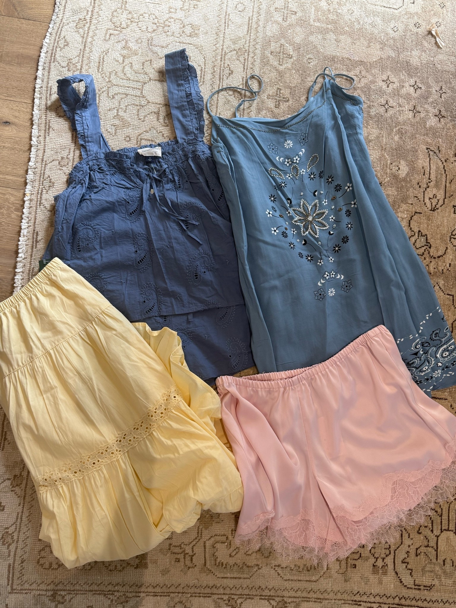 Can’t wait to style these target pieces for summer🌊🍋

Dressupbuttercup.com #dressupbuttercup #dederaad

#LTKootd #LTKmomlife #LTKSeasonal