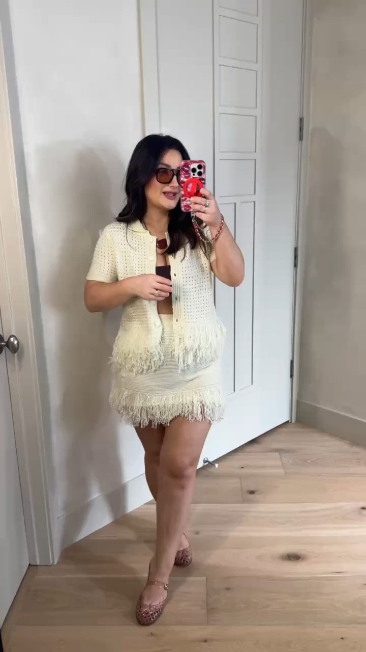 This is the coverup you will pack for every beach trip, pool day, and last minute vaycay! Obsessed is an understatement! 

🏝️For sizing, I am 5’0” & 140lbs

Set size small 
Bathing suit top size medium 
Bathing suit bottoms size large


#LTKSwim #LTKTravel #LTKPetite