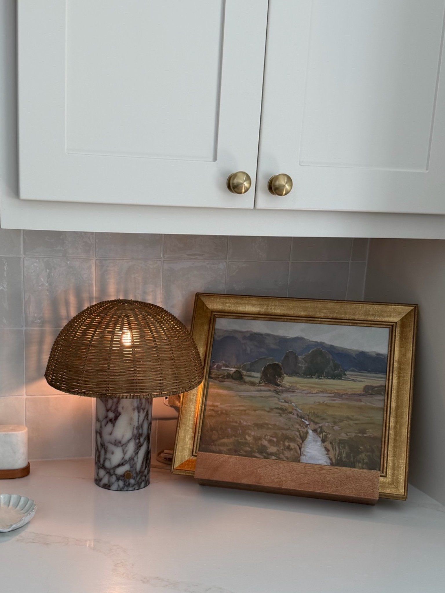 Kitchen lamp!

#kitchen #lamp #hardware #home

#LTKHome #LTKmomlife #LTKSeasonal