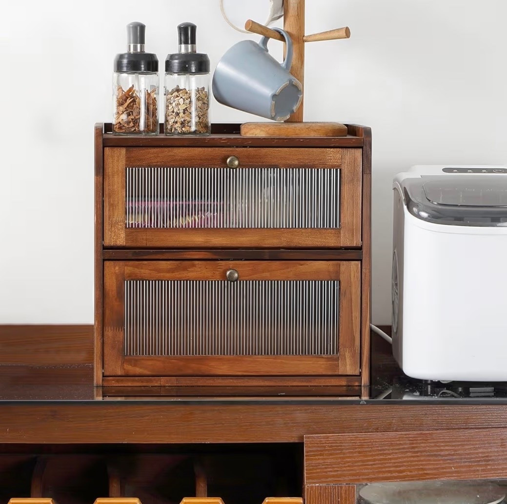This aesthetic wooden bread box is EVERYTHING your kitchen didn’t know it needed 🍞🤎
Over 5,000+ bought this month — and for good reason.
It keeps your bread fresh longer, hides counter clutter, and the acrylic wave doors make it look so high-end 😍
If you love vintage, farmhouse, or modern-neutral vibes… this one is a MUST.
Linked in my LTK + Amazon Storefront for easy shopping 🛍️✨

#amazonfinds #kitchenmusthaves #breadbox #kitchenorganization #farmhousekitchen #ltkhome #amazonhomefinds #countertopstorage