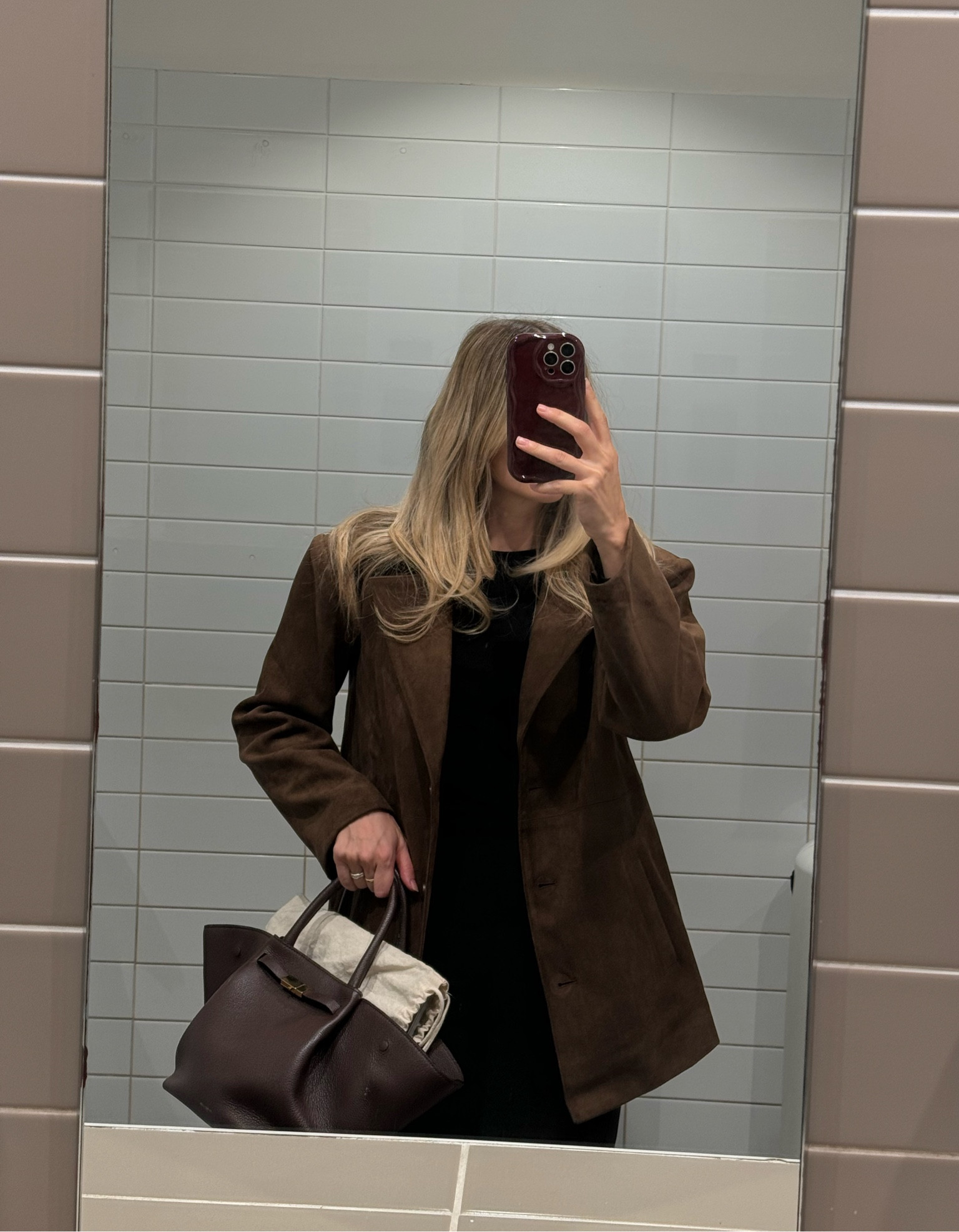 Brown suede jackets are my latest wardrobe obsession 👀🤍🫶🏼 

#LTKaustralia #LTKbag #FashionWeek