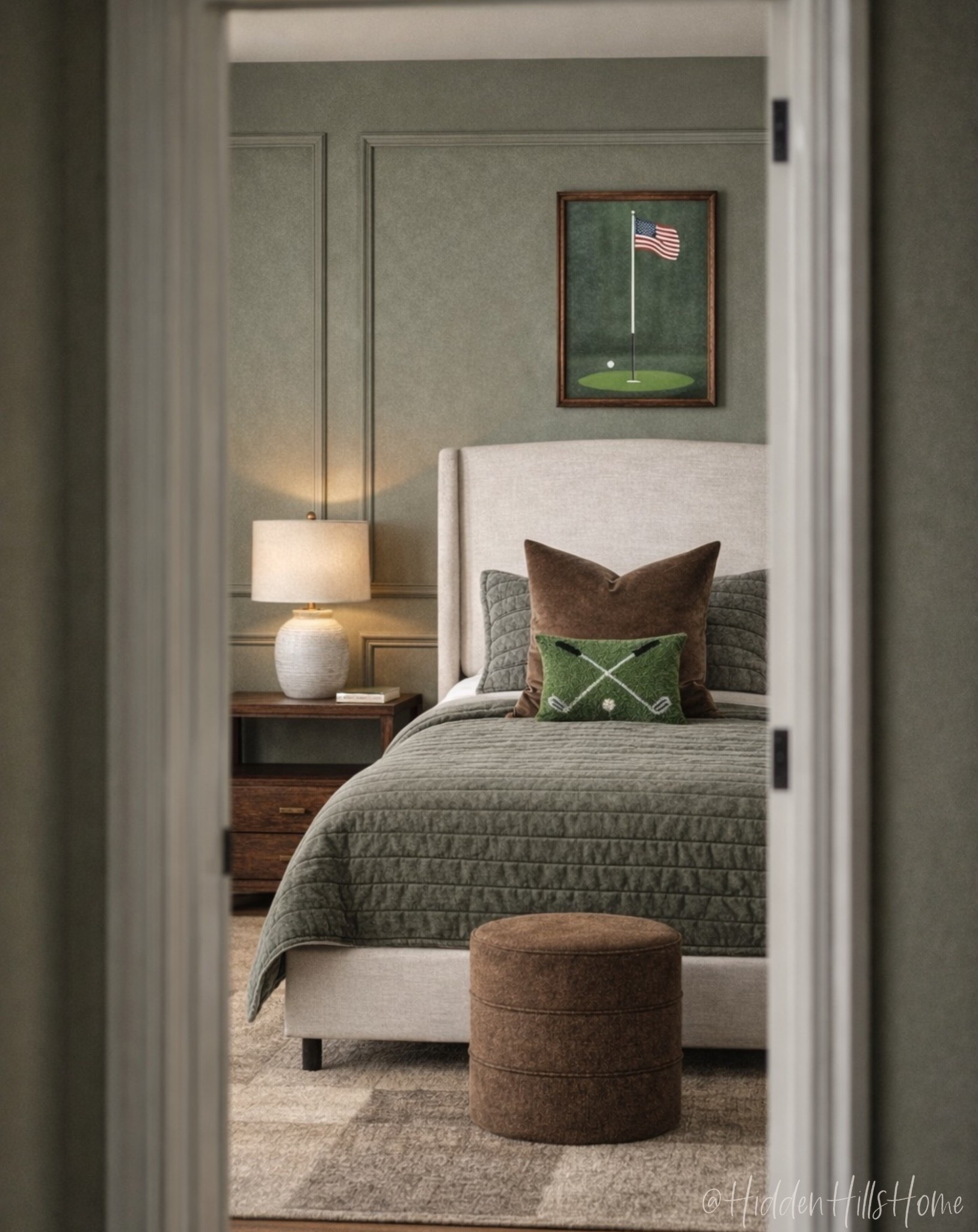 Golf themed boys bedroom decor ideas, kids room mood board, green and brown boys bedroom, home decor inspiration, twin bed, boys bedroom design #golf