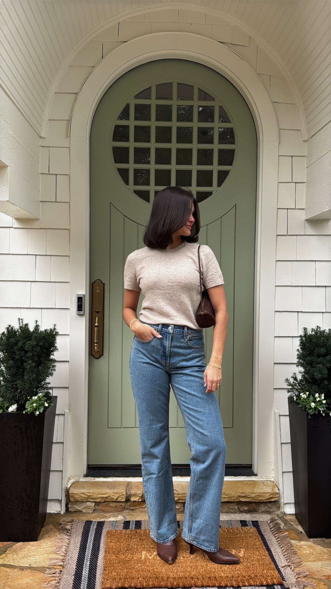 #abercrombiepartner Wearing a size 28 in the jeans and a S in the top! @abercrombie #ad #sponsored #giftedproduct