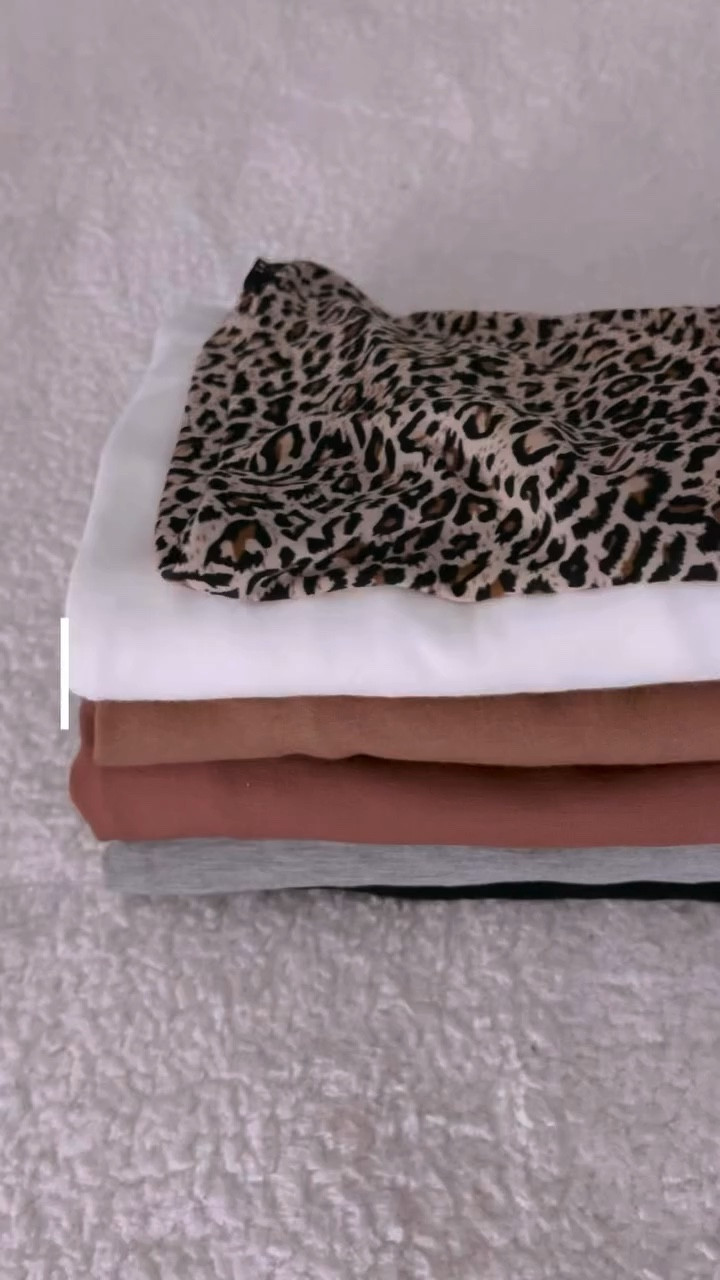 ✨ longing for cold weather right now ✨

•pieces linked in bio•

#fallfashion #capsulewardrobe #basics #fallstyle