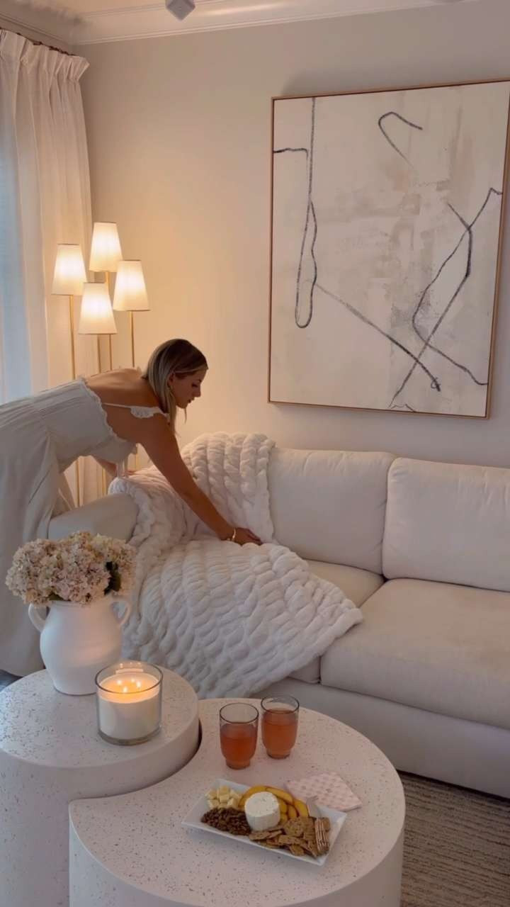 These blankets are the perfect addition to your home!! Literally so soft, I'm obsessed☁️🤎



Lola Blankets, home decor, spring 2026, living room, sidneymarieduke 

 #LTKHome