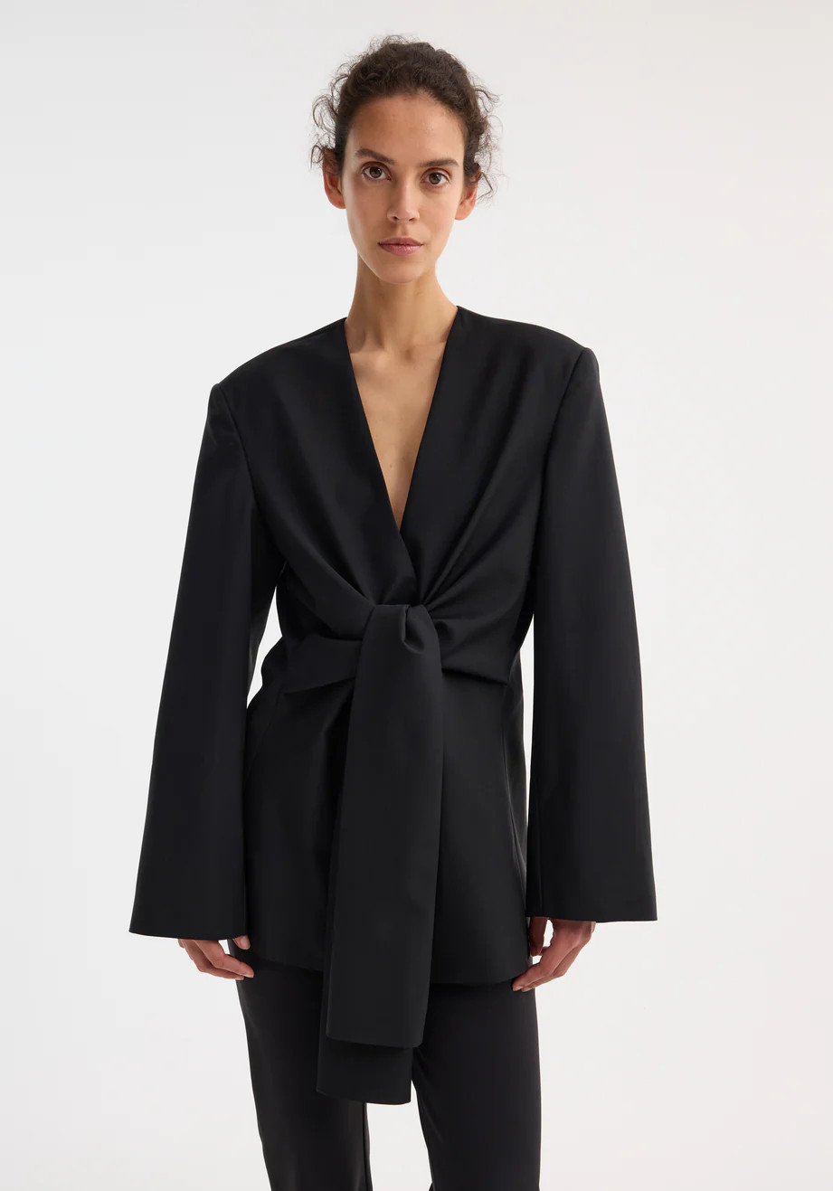 sleeve-cinched blazer-top | black | Rohe