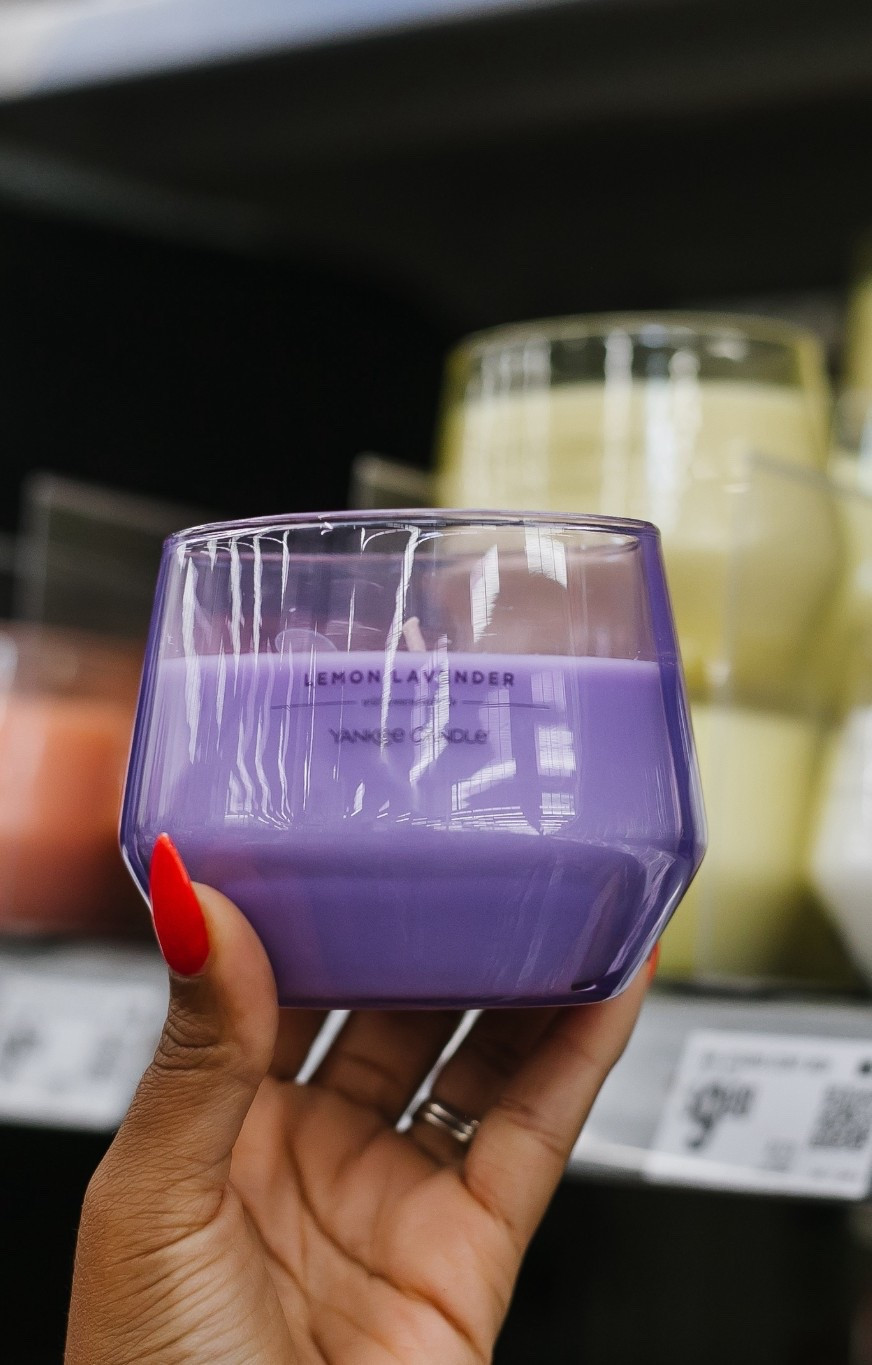 These Yankee Candles are so good—and under $10! 👏🏽
So many yummy scents to choose from (this lemon lavender one smells so relaxing). Perfect for freshening up the house or just setting the vibe 🕯️✨

#WalmartFinds #YankeeCandle #HomeVibes #AffordableFavorites #CozyEssentials #CandleLover #Under10Steal