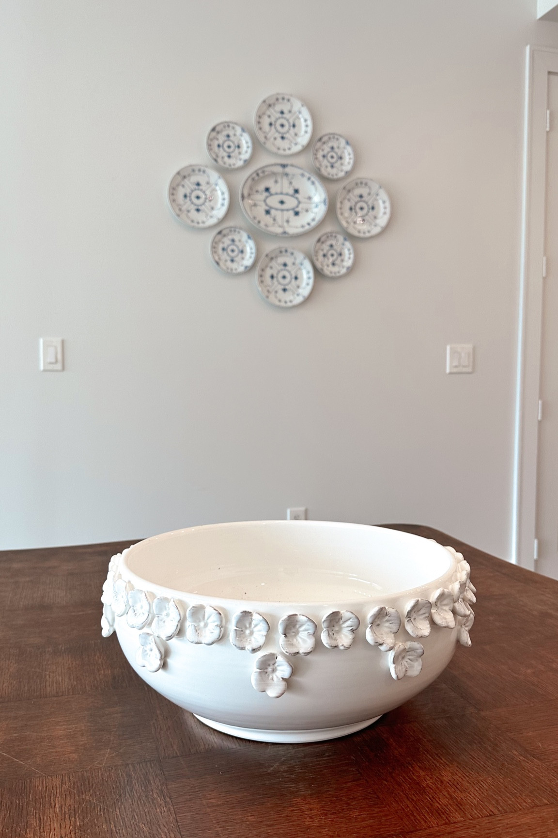 New favorite pieces🤍🌼 Been searching FOREVER for the perfect bowl to go on our dining table! Just need something to fill the bowl with and a skinny console table to go under the plates! 