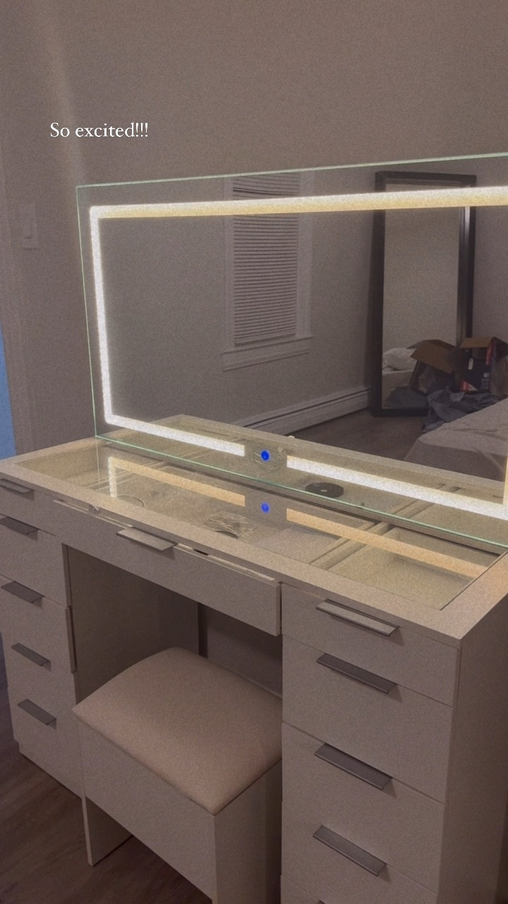 Obsessed with my new vanity! 