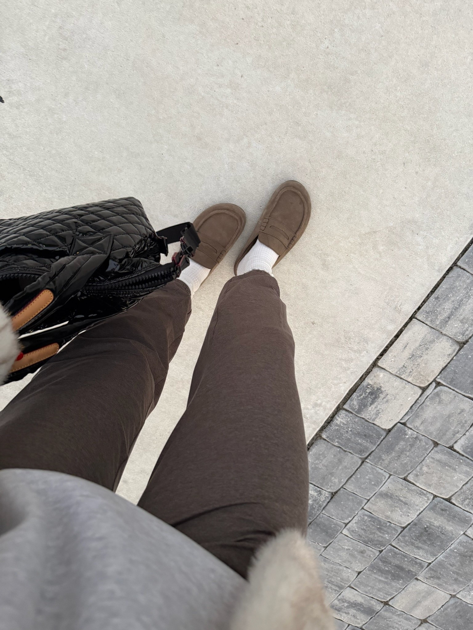 My favorite loungewear, cozy lounge set, joggers, sweatshirt, winter outfit, annabrstylee

#LTKSeasonal #LTKOver40 #LTKootd