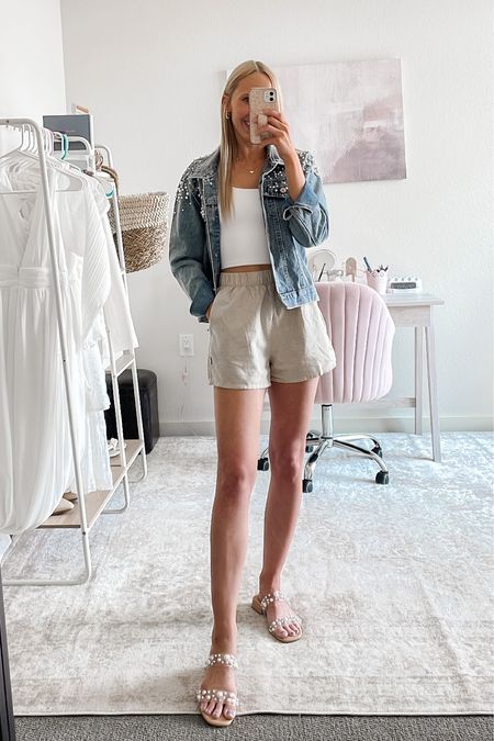 Pearl denim jacket outfit ✨ Elevate your every day outfit with this Pearl jean jacket!

Beige linen shorts, Pearl jacket, Amazon find, Amazon denim jacket, summer jackets, white cropped tank, Pearl sandals, Target Pearl sandals, summer outfit, casual summer outfit #pearldenimjacket #pearljacket #pearlsandals

#LTKFind #LTKSeasonal #LTKstyletip