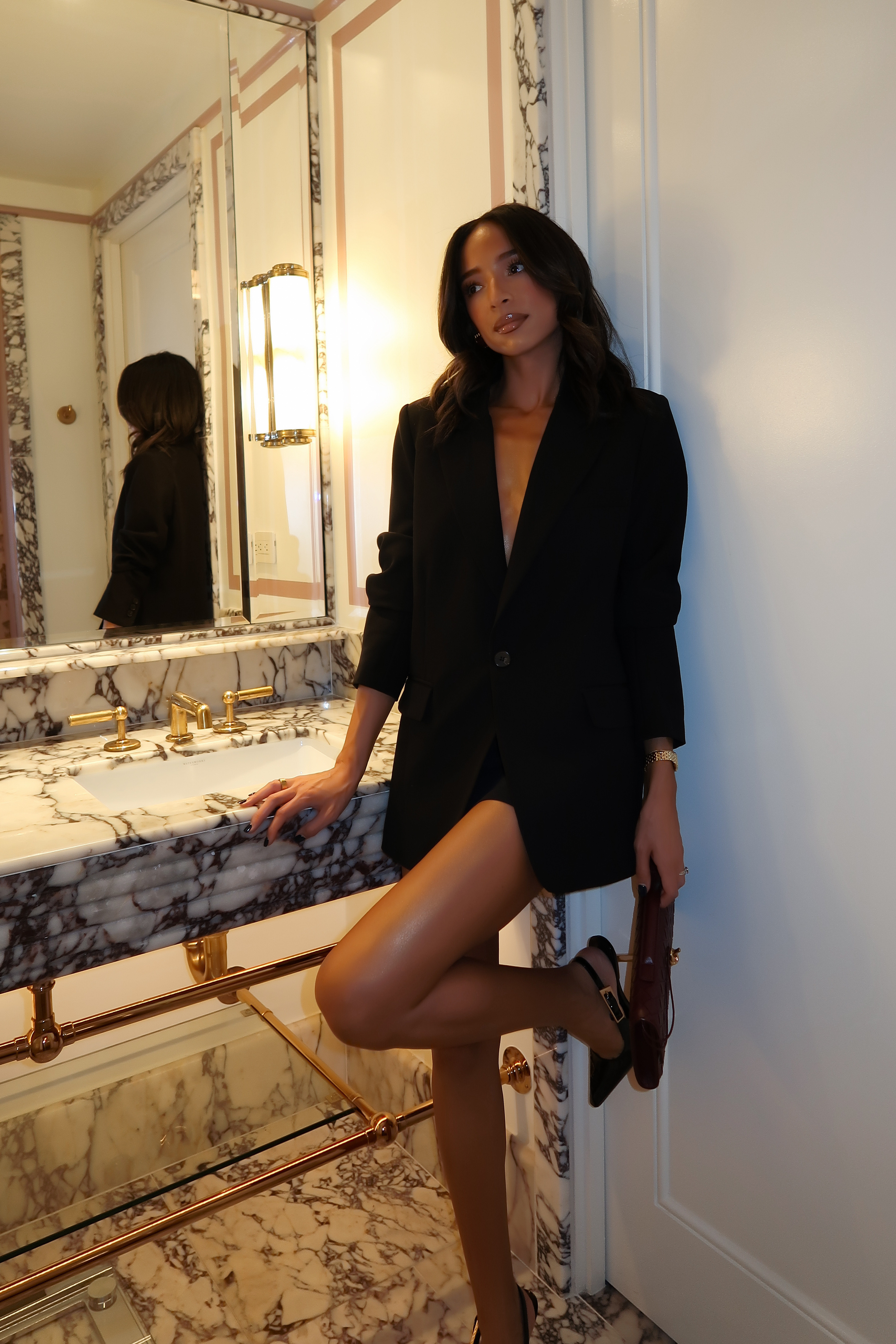 Girls night out outfit! Will be really cute with tights too!! Exact blazer is old from evereve but linked similar! Wearing an XS in mini skirt (has shorts!), black knee high boots are 20% OFF with code NENA20! Body glow and brush are 15% OFF with code NENA ✨



NYC outfit
Date night outfit
Fall outfit 

#LTKFindsUnder100 #LTKSeasonal #LTKStyleTip