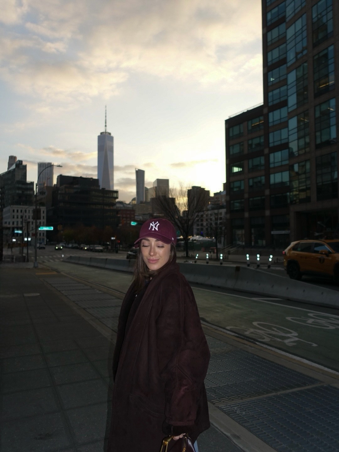 Itinerario del giorno: 🇺🇸✨♥️🫶🏻
- 9/11 memorial museum (brividi e tristezza per iniziare la giornata 🥺) 
- pranzo da @joespizzanyc (volevo assolutamente provarla dato l’hype, ma è comunque una pizza normalissima😅) 
- camminare tra i grattacieli di Wall street e sentirti dentro un film di Di Caprio. 
- Little Italy no sense. Non mi è piaciuta 🥲