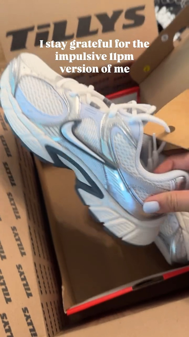 Love these trending Nikes! NIKE V5 RNR Womens Shoes. I’m about to wear with black leggings all fall! 

#LTKActive #LTKShoeCrush