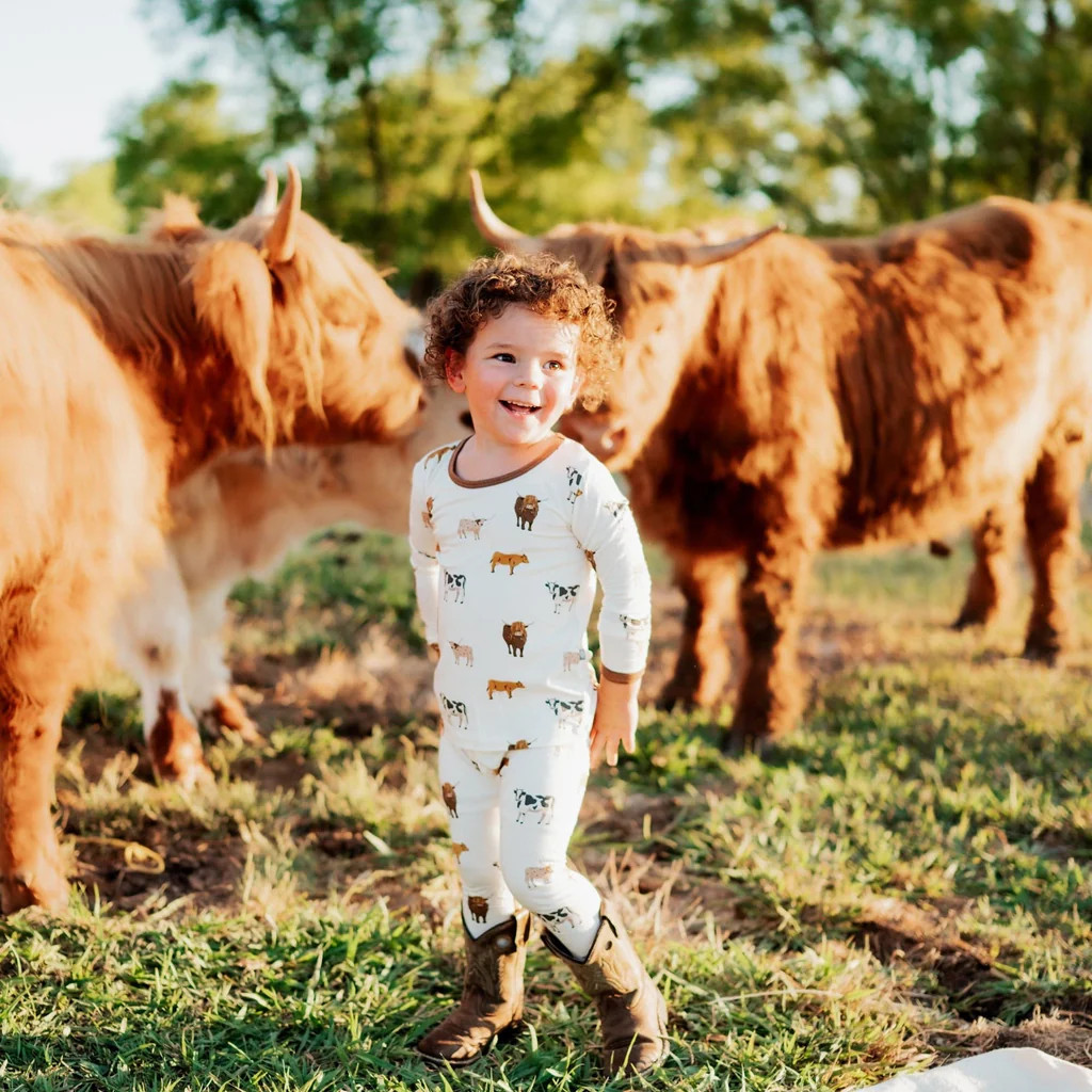 Long Sleeve Pajamas in Moo | Kyte BABY