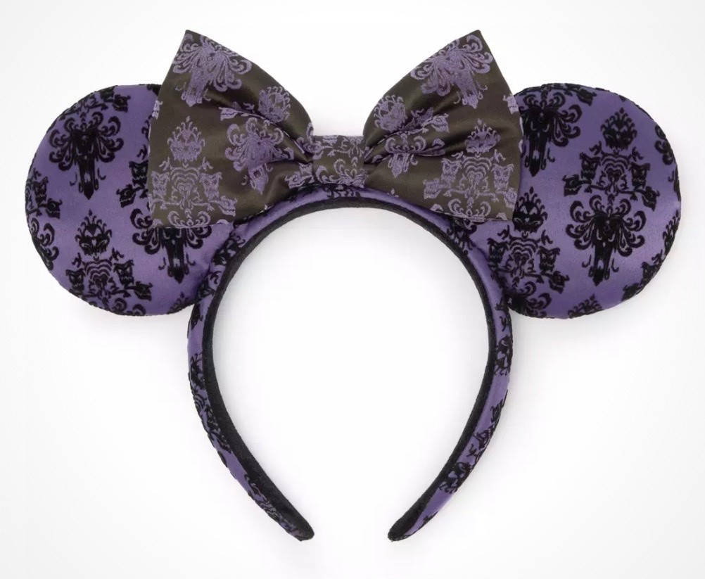 New Stoney clover haunted mansion AND new ears for the spookiest ride at the parks 😍💜💚🖤

#LTKSeasonal #LTKootd