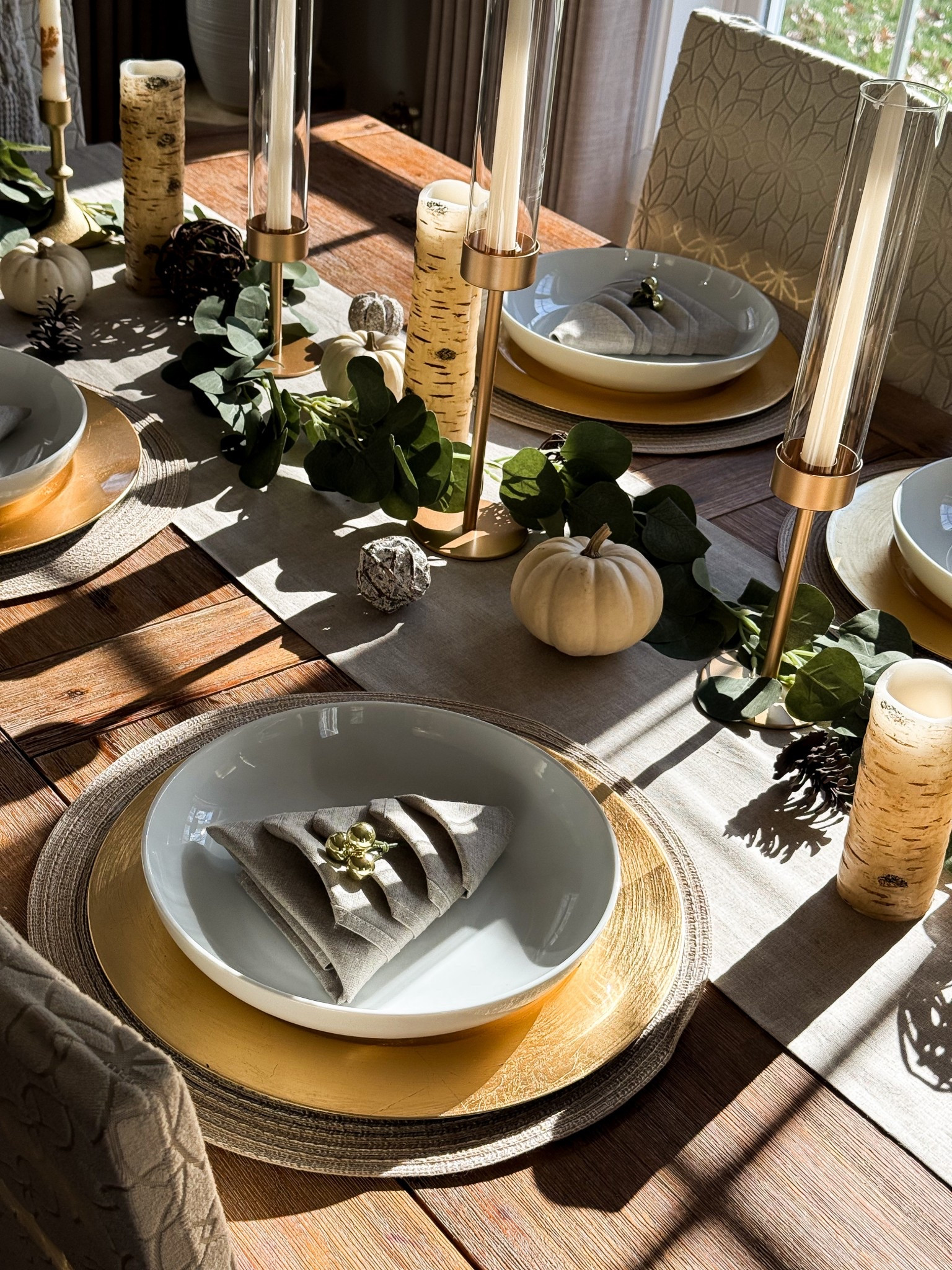 Linens make such an elegant difference when putting together a tablescape! ✨ 

I’m a HUGE fan of these stunning linens from @dmokshahomes_usa ! Highly recommend you check out their stunning line with many color options! 

Use code: SAMANTHA10 for 10% off- only valid for a limited time! 🤍 

#neutralhome #tablsescape #holidaytable #neutraltablescape #holidaytablescape #homedecor #neutralstyle 