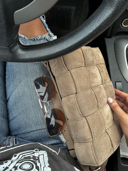 My favorite bag from Chiara Ferretti 🤎




#purse #neutrals #aviators #chiara #chiaraferretti #bag #sunglasses #tanpurse #suedepurse #suedebag #neutrals #leather

#LTKSeasonal #LTKFind #LTKitbag